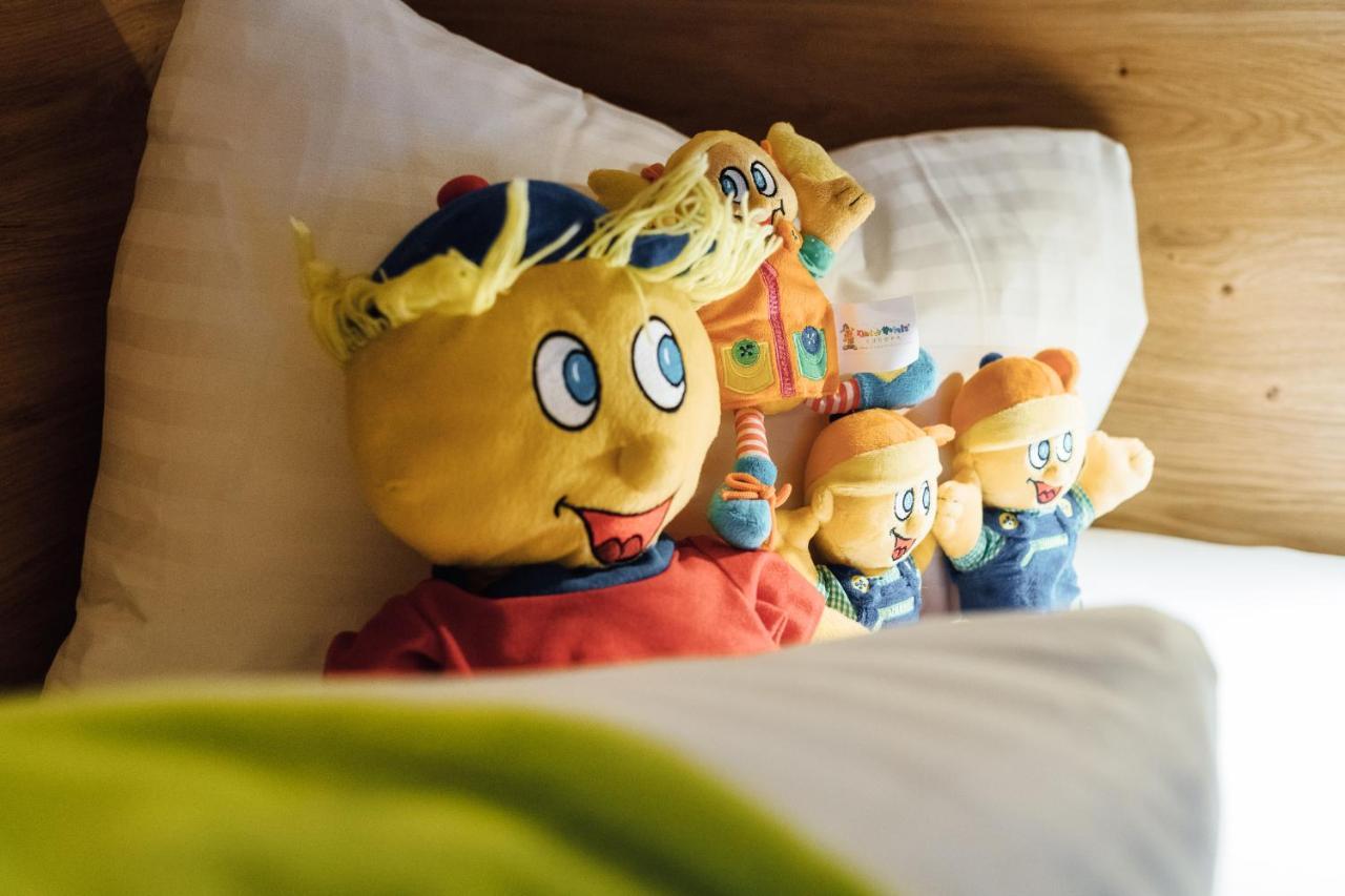 Kinderhotel Laderhof ลาดิส ภายนอก รูปภาพ