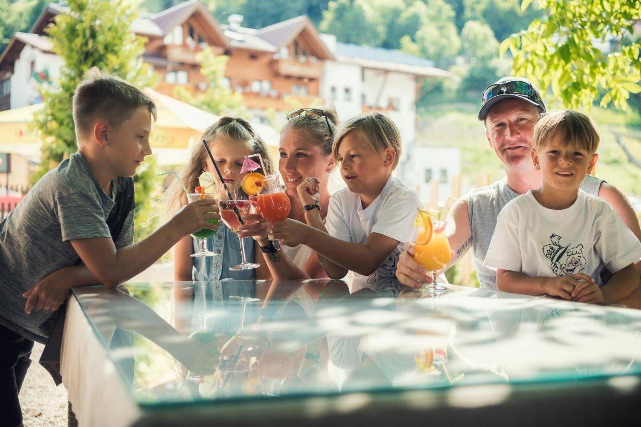 Kinderhotel Laderhof ลาดิส ภายนอก รูปภาพ