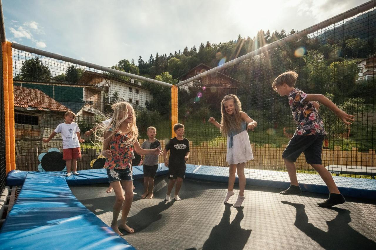 Kinderhotel Laderhof ลาดิส ภายนอก รูปภาพ