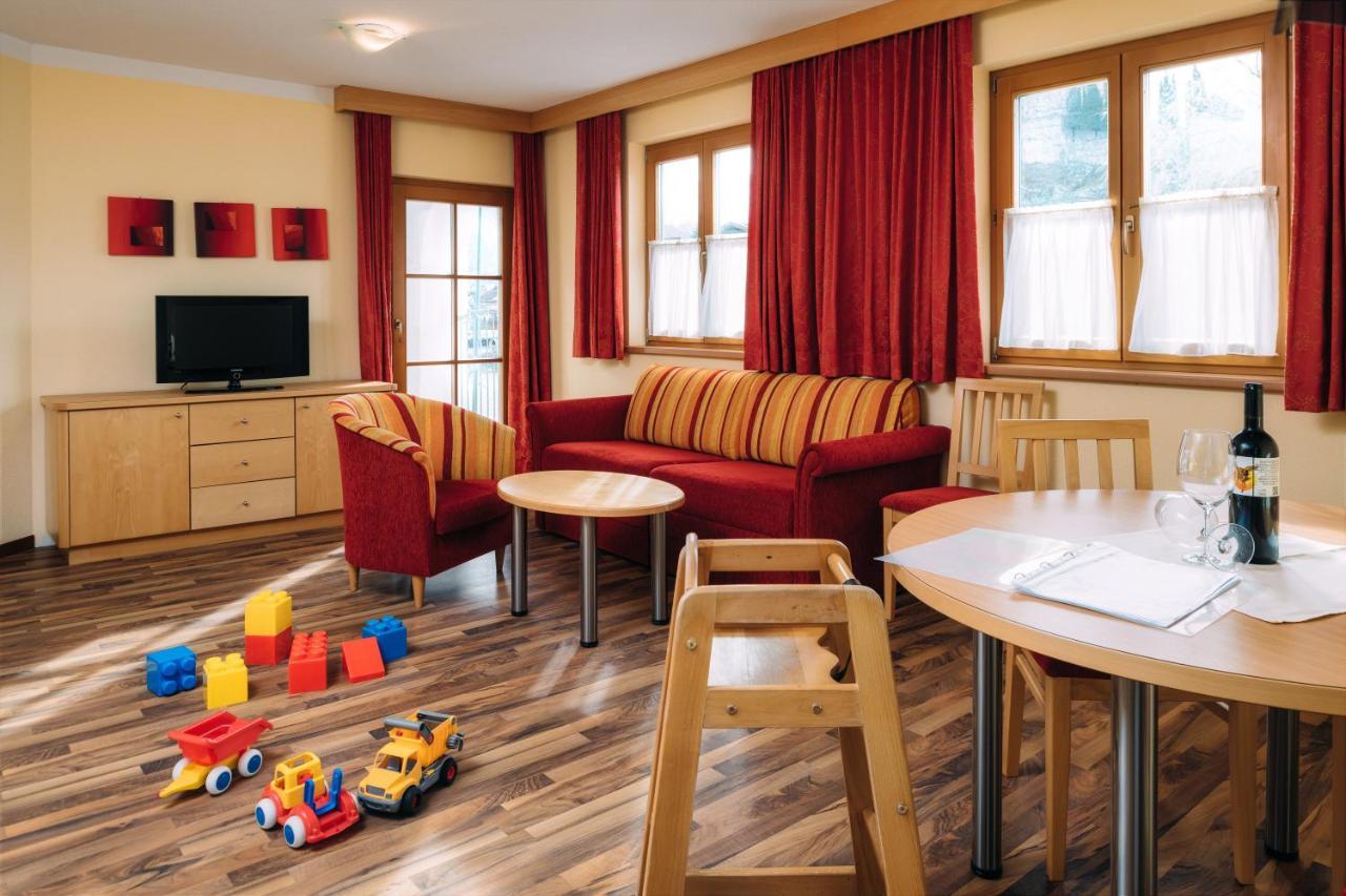 Kinderhotel Laderhof ลาดิส ภายนอก รูปภาพ
