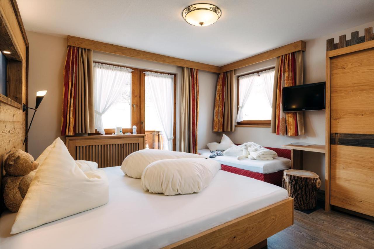 Kinderhotel Laderhof ลาดิส ภายนอก รูปภาพ