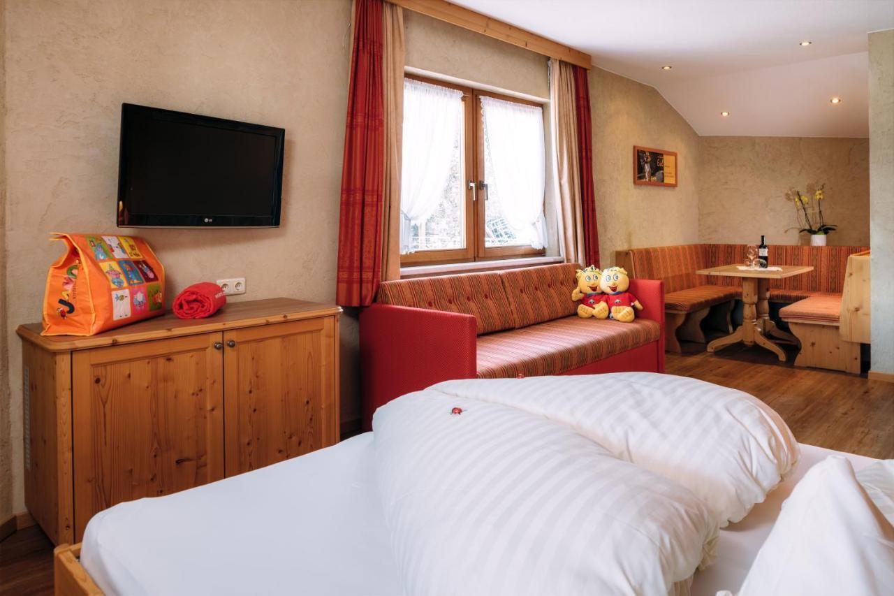 Kinderhotel Laderhof ลาดิส ภายนอก รูปภาพ