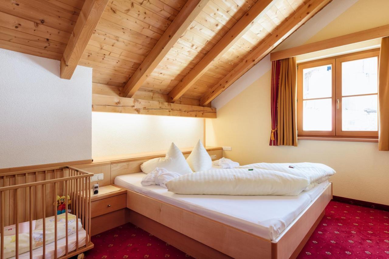 Kinderhotel Laderhof ลาดิส ภายนอก รูปภาพ